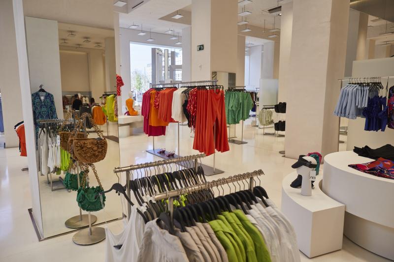 El deslumbrante vestido rosa de Zara: Elegancia que rivaliza con alta costura 9 Moncloa Fue diseñado originalmente para la colección de primavera de Zara